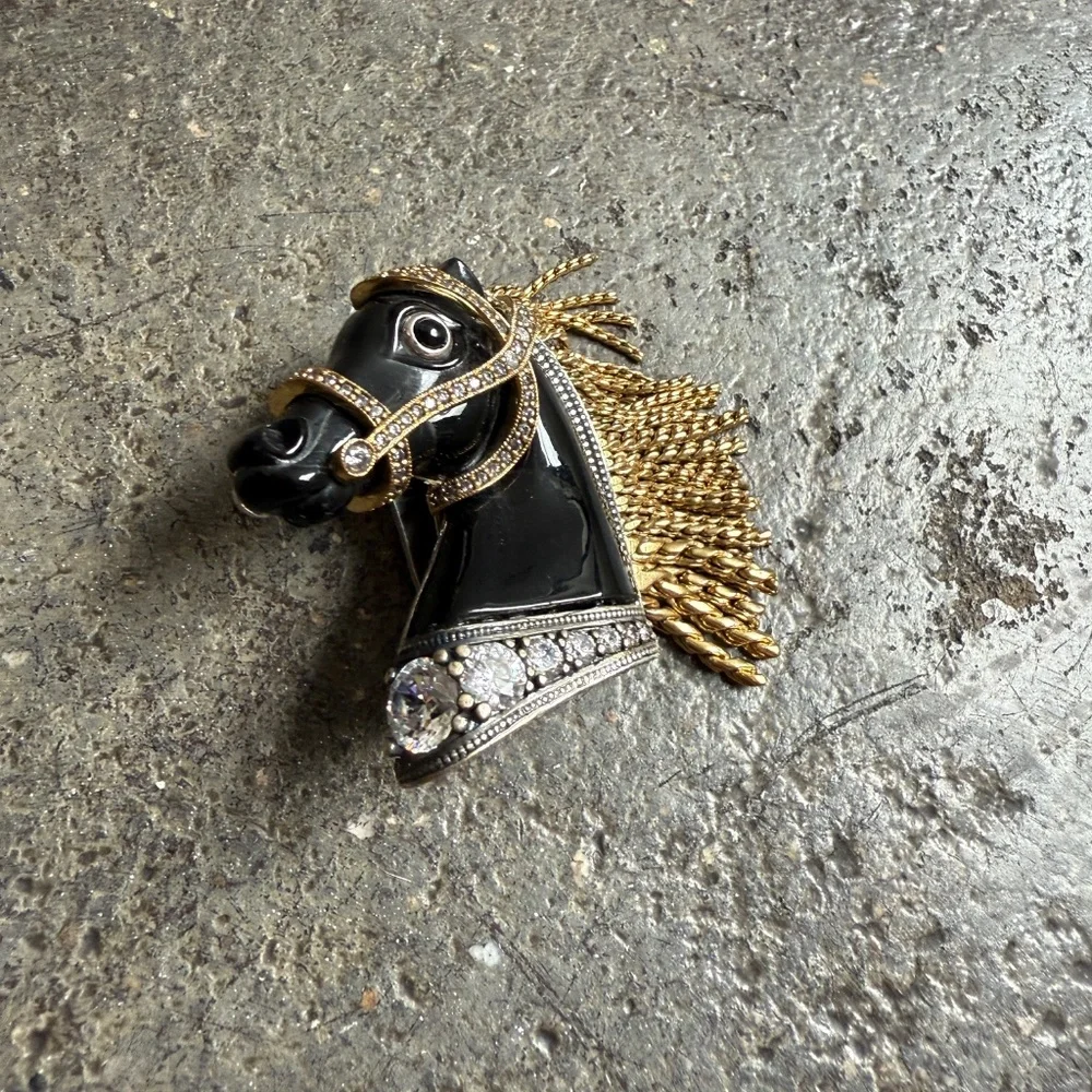 Vivienne Westwood Rare Horse Earrings w/ Swarovski Crystals and dangly gold - Picture 9 of 10